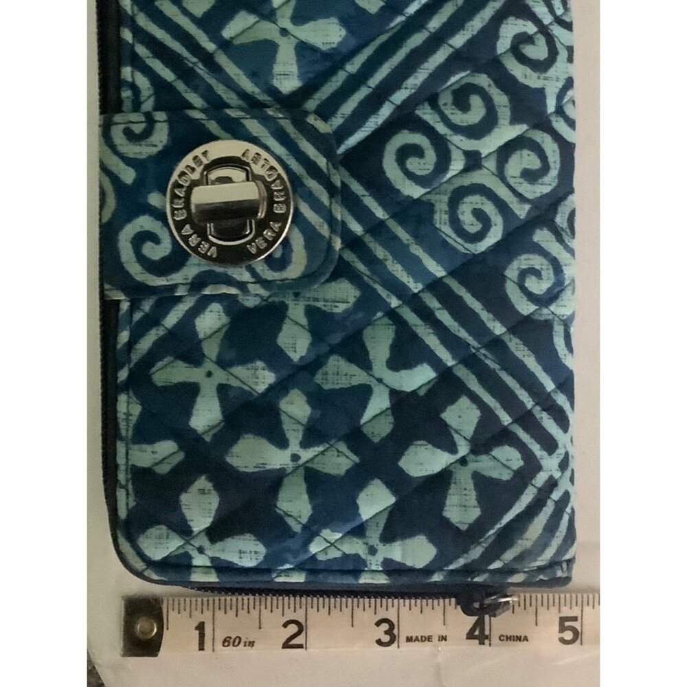 Vera Bradley Cuban Tile Blue Quilted Wallet Secure Turn Lock Closure Zip Pocket - Picture 5 of 6